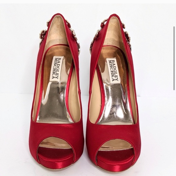 Elegant Red Satin Heels with Crystal Embellishments - Picture 7 of 8